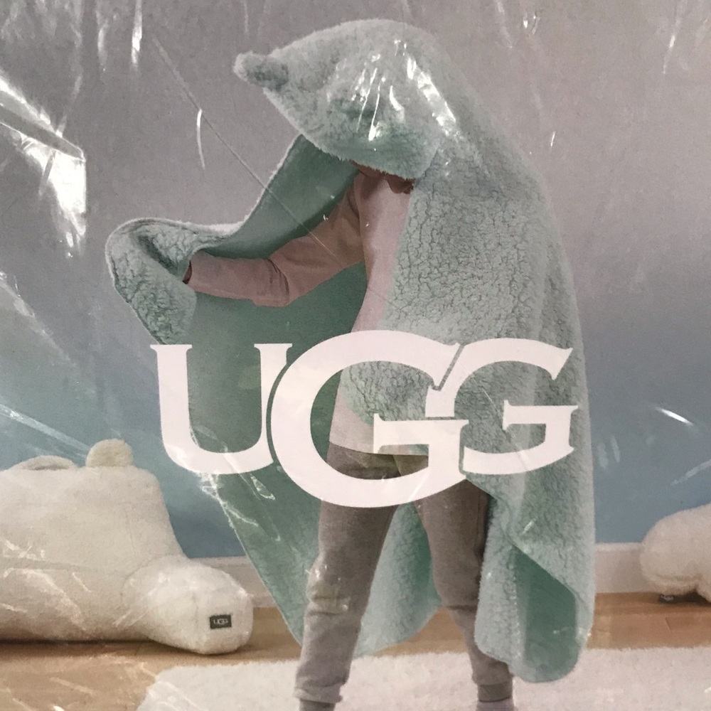 UGG classic Sherpa hooded throw for kids - Picture 3 of 11